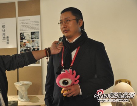 和成(中国)有限公司董事长邱士楷正在接受采访 和成(中国)有限公司董事长邱士楷正在接受采访
