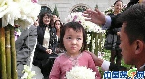 爱笑的天使 王菲李亚鹏爱女李嫣成长相册曝光