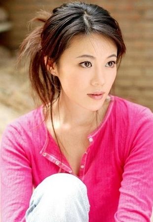 40岁段奕宏漂亮妻子王瑾私照