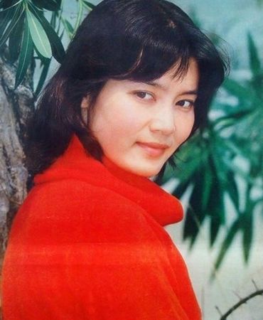 58岁潘虹绝美青涩照曝光 美貌盖过港台女星(图) (2)